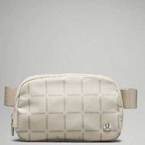 lululemon Everywhere Belt Bag